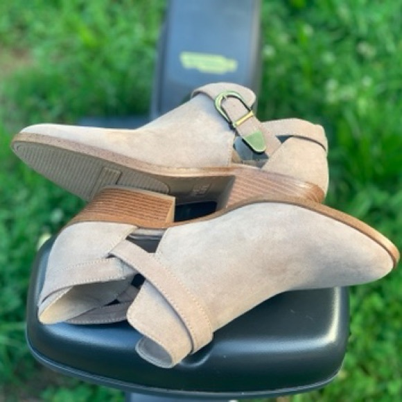 Memory Foam Women’s Open Side Ankle Boot Taupe New - Picture 3 of 9